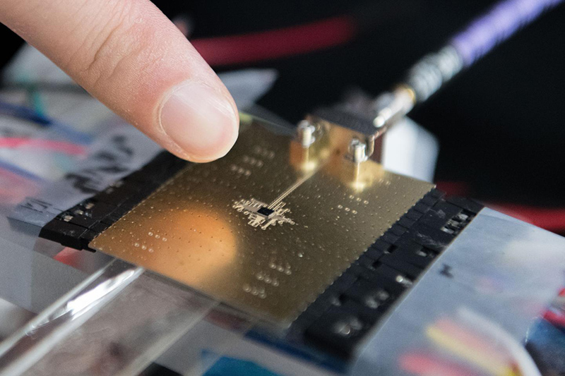 Energy-Efficient On-Chip Millimeter-Wave Antenna